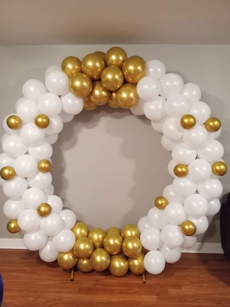 White and gold balloon ring decoration